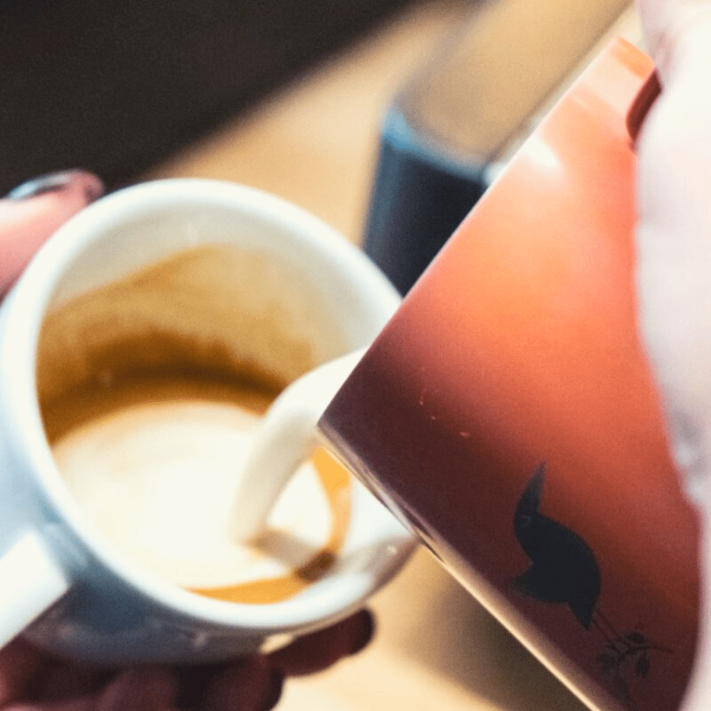 heaven, il brand italiano esperto in avena, mette a disposizione un sito con i tutorial per imparare a montare il latte vegetale e ottenere la schiuma perfetta.